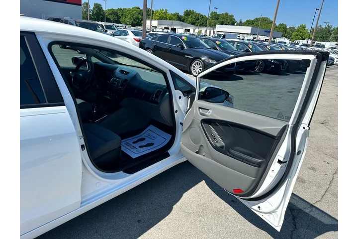 $9280 : 2017 Forte LX Manual image 8