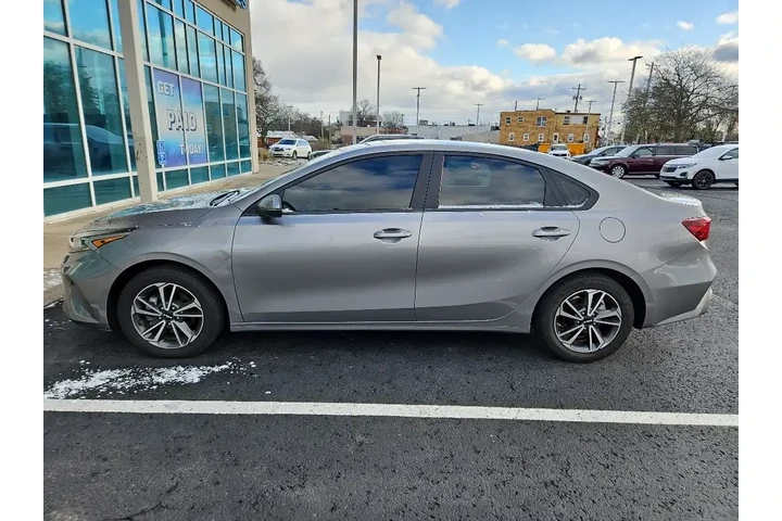 $16919 : Kia Forte 2023 LXS 4dr Sedan image 5