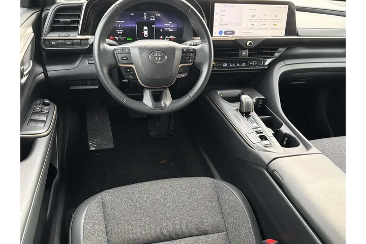 $31870 : Toyota Crown 2023 AWD XLE 4d image 8