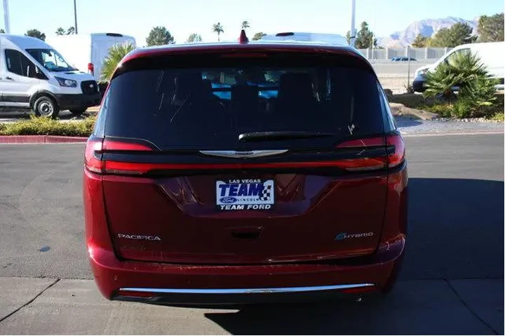 $31530 : Chrysler Pacifica Hybrid 202 image 7