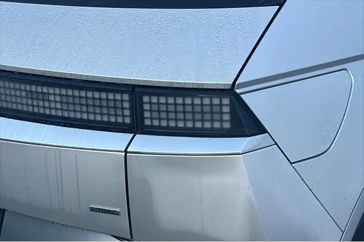 $28990 : Hyundai IONIQ 5 2023 AWD Lim image 6