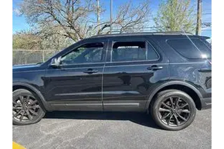 $21699 : Ford Explorer 2018 AWD XLT 4 image 8