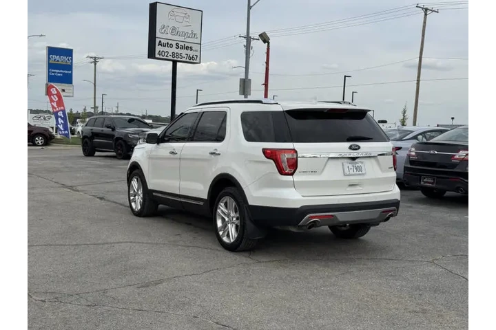 $13700 : 2016 Explorer Limited image 3