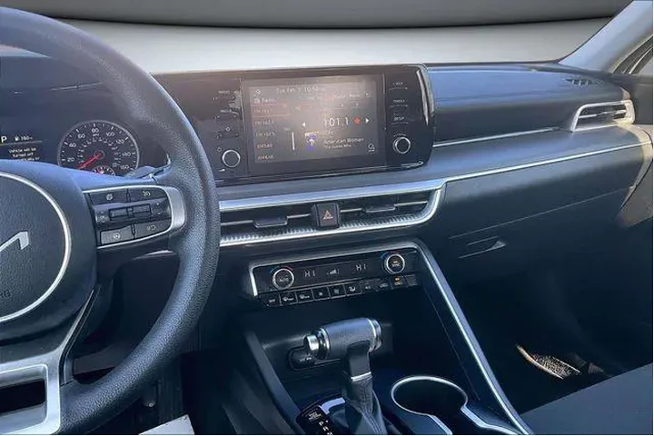 $19500 : Kia K5 2022 LXS 4dr Sedan image 9