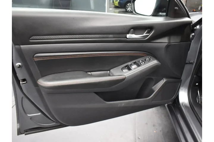 $11818 : Nissan Altima 2020 2.5 SR 4d image 9