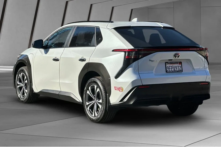 $20900 : Toyota bZ4X 2023 XLE 4dr Cro image 10