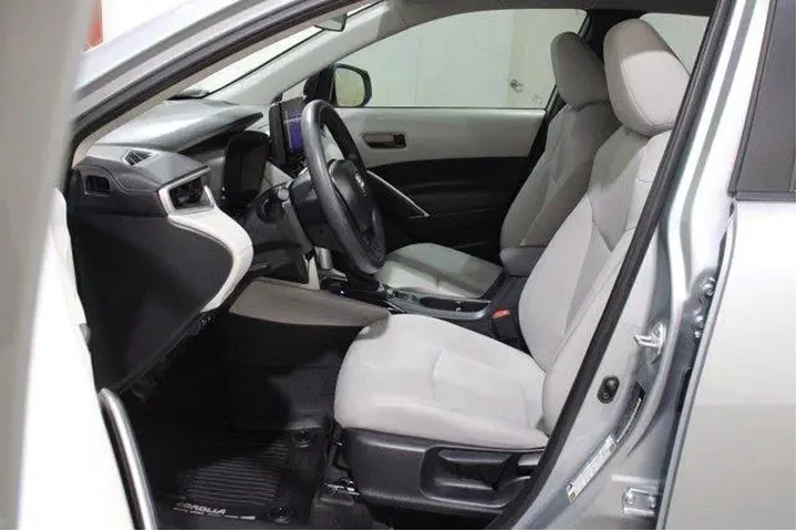 $26798 : Toyota Corolla Cross 2024 AW image 3