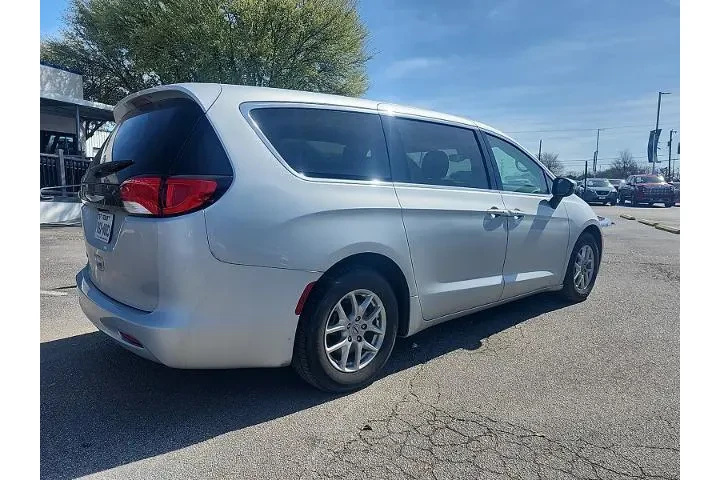 $20998 : Chrysler Voyager 2023 LX 4dr image 3