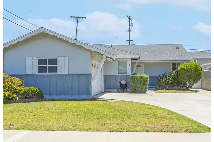 $2200 : Key Features: 3 Bedrooms | 2 image 1