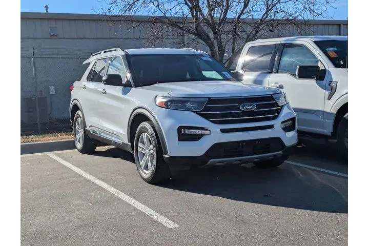 $26205 : Ford Explorer 2021 AWD XLT 4 image 2