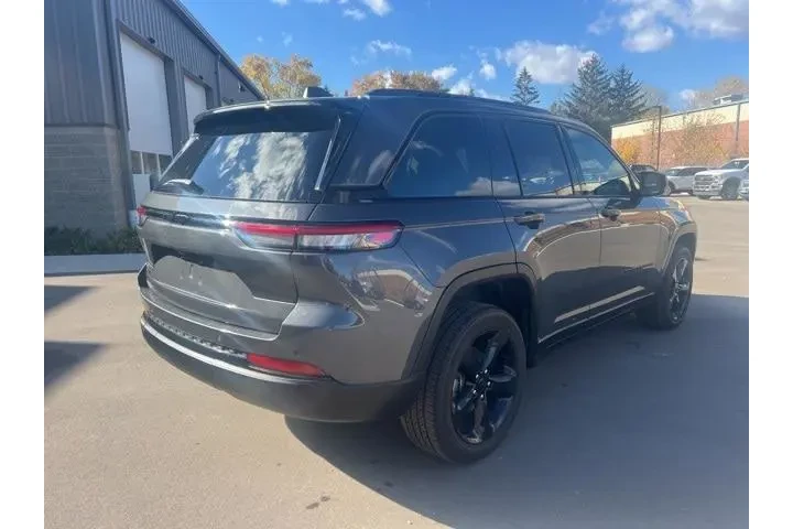 $28271 : Jeep Grand Cherokee 2023 4x4 image 5