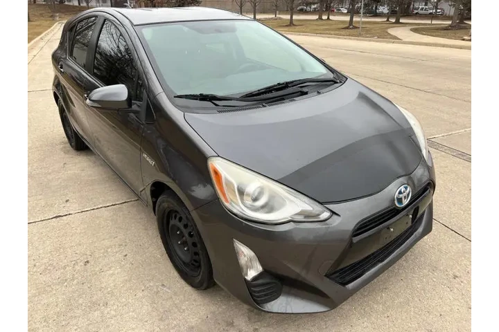 $8997 : 2016 Prius c Two image 4