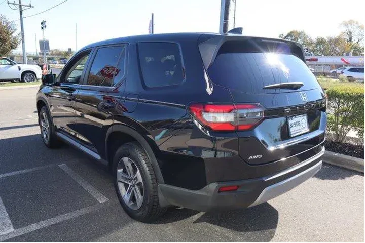 $35841 : Honda Pilot 2024 AWD EX-L 4d image 7