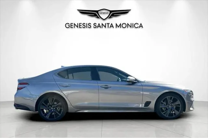 $31778 : Genesis G70 2023 2.0T 4dr Se image 4