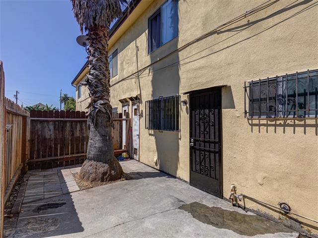 $2700 : House in los angels image 7