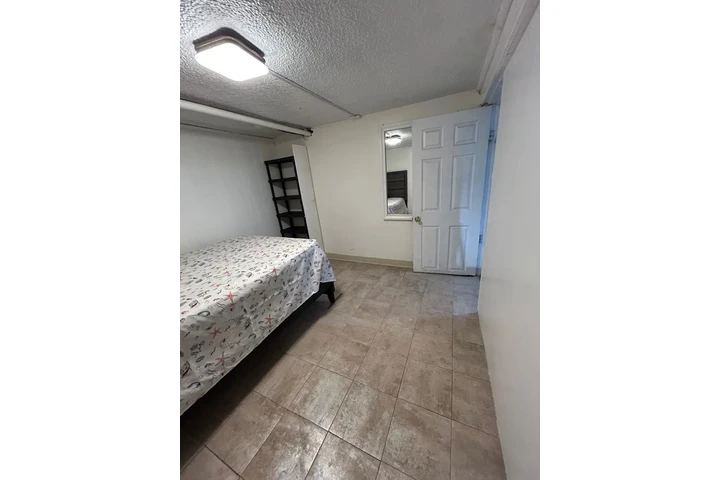 $750 : Rento cuarto image 4