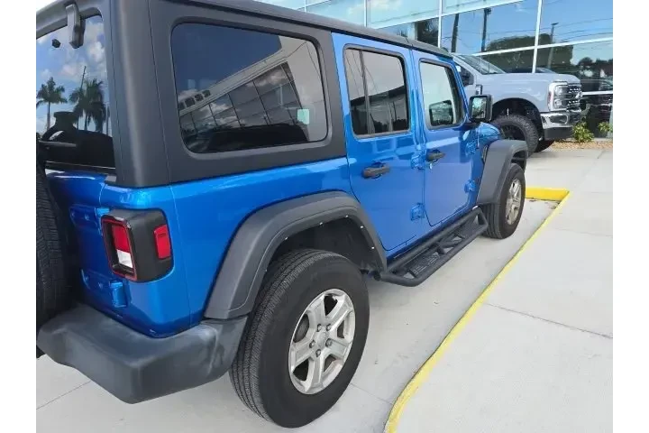 $27200 : Jeep Wrangler Unlimited 2022 image 2