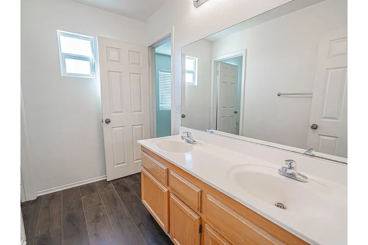 $2695 : Affordable Housing image 9