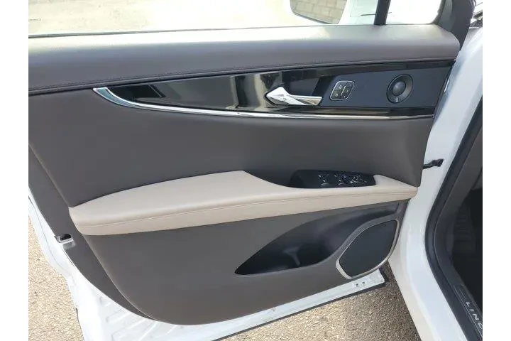 $39995 : Lincoln Nautilus 2022 AWD Re image 10