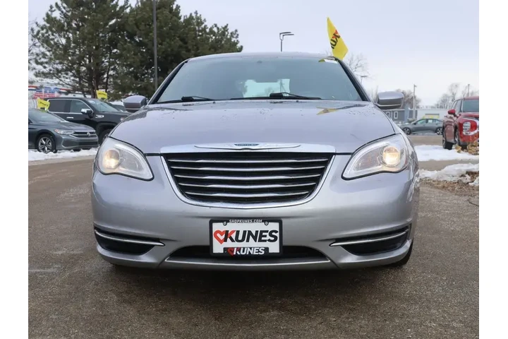 $6990 : Chrysler 200 2013 Touring 4d image 2