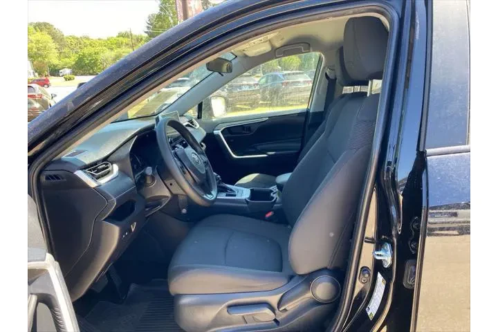 $29820 : Toyota RAV4 2025 AWD LE 4dr image 9