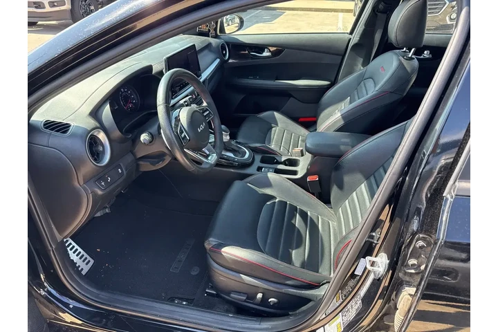 $22791 : Kia Forte 2024 GT 4dr Sedan image 2