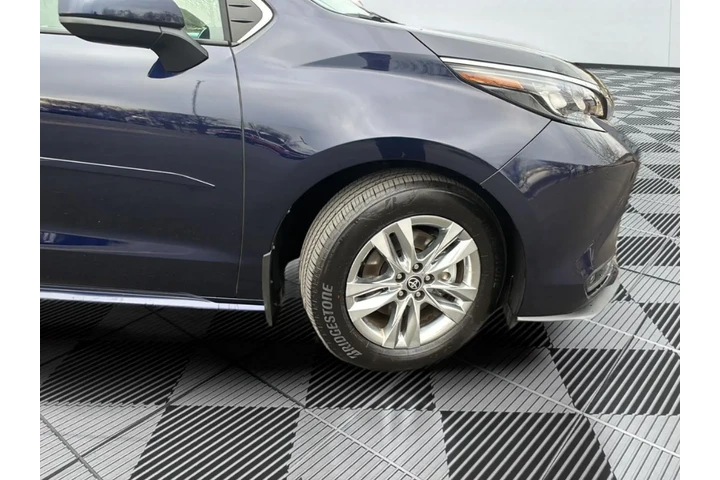 $47994 : 2025 Sienna XLE 7-Passenger image 6