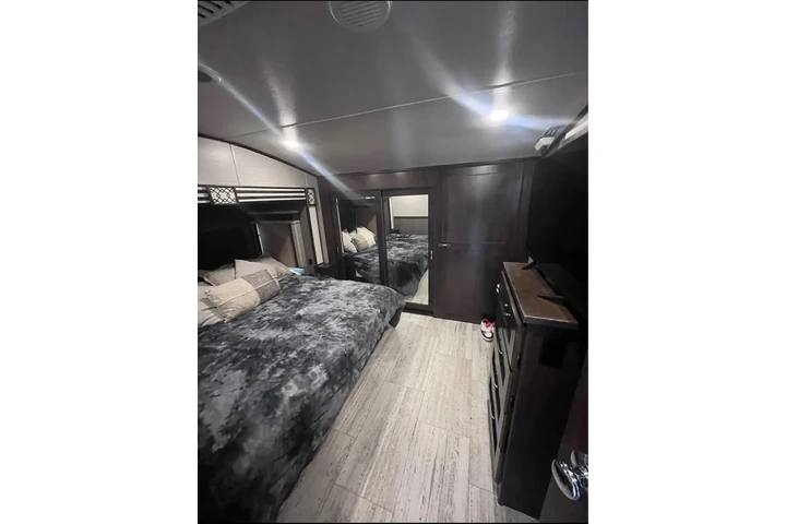 $1500 : Renta RV lujoso y moderno image 5