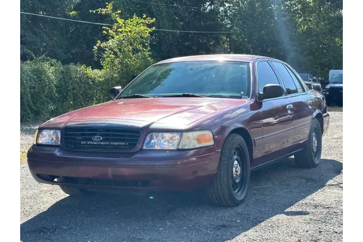 $3500 : 2008 Crown Victoria image 4