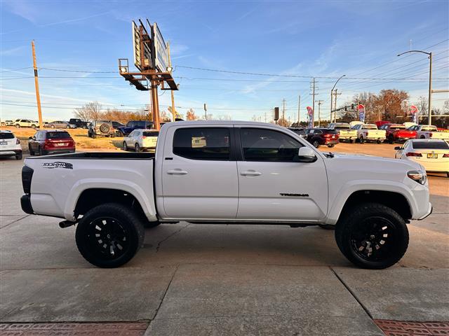 $28995 : 2017 Tacoma image 4