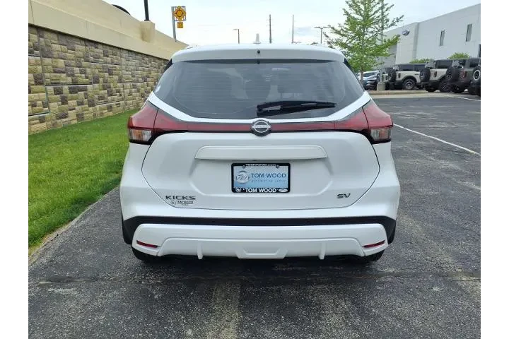 $17038 : Nissan Kicks 2023 SV 4dr Cro image 10
