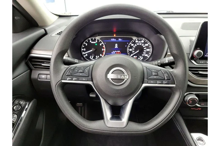 $19998 : Nissan Altima 2023 2.5 SV 4d image 10