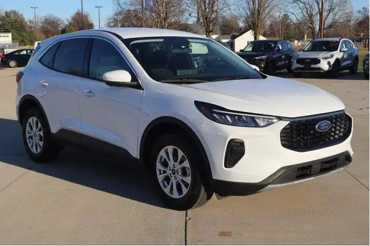 $27990 : Ford Escape 2023 AWD Active image 3