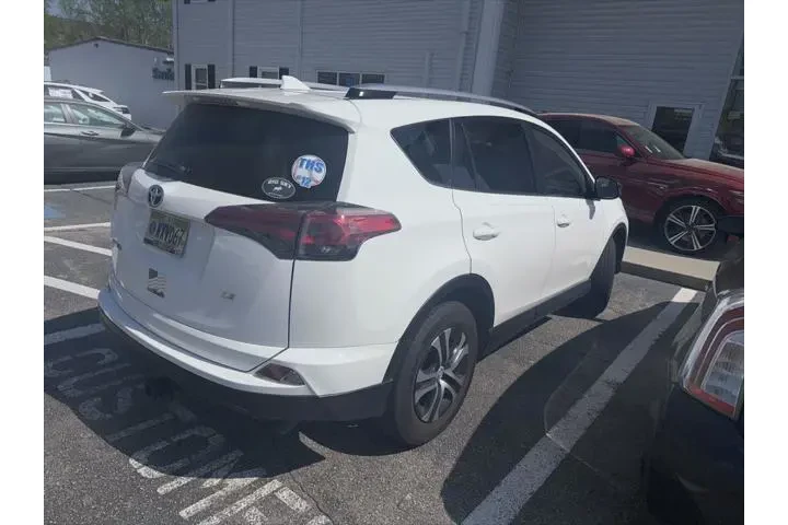 $17991 : Toyota RAV4 2018 LE 4dr SUV image 4