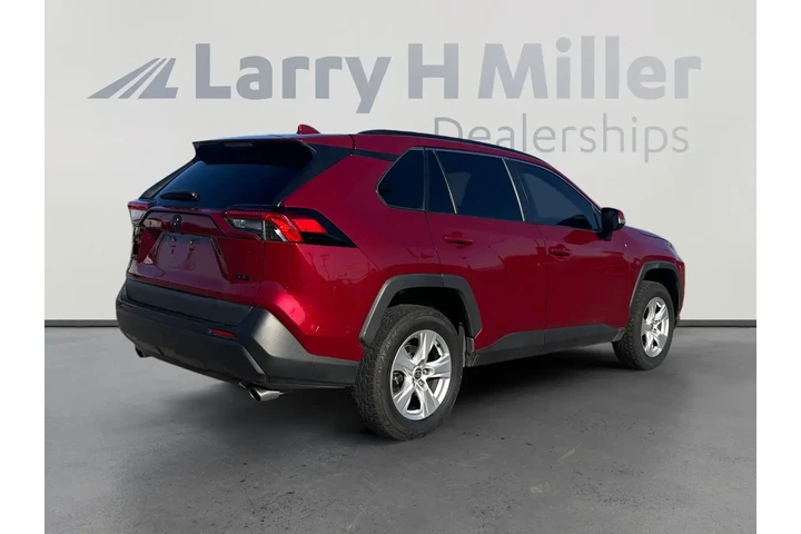 Toyota RAV4 2021 XLE 4dr SUV image 5