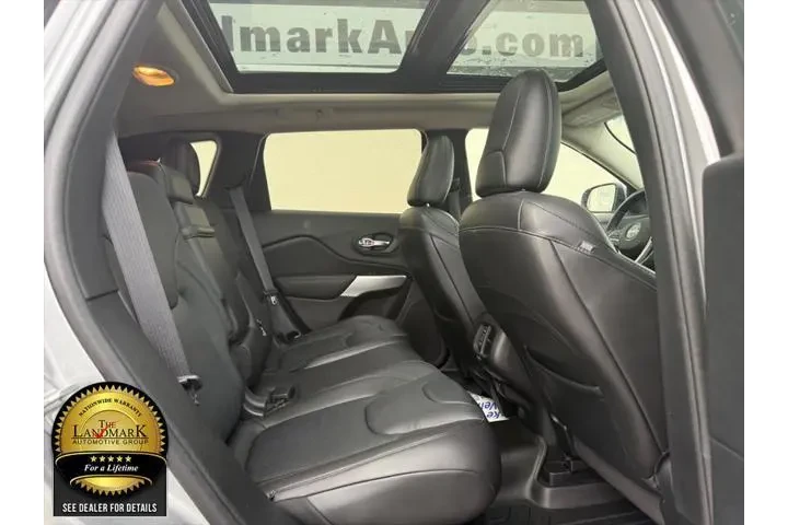 $17995 : Jeep Cherokee 2017 4x4 Overl image 10