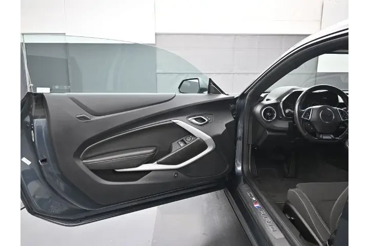 $26200 : Chevrolet Camaro 2023 LT 2dr image 9
