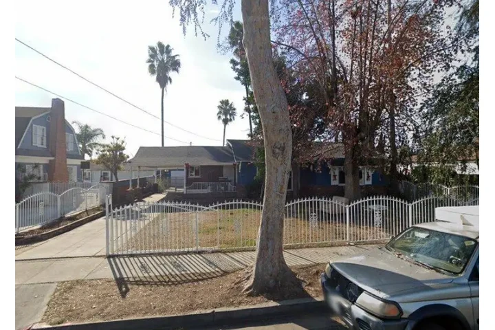 $2600 : spacious, open living home image 1