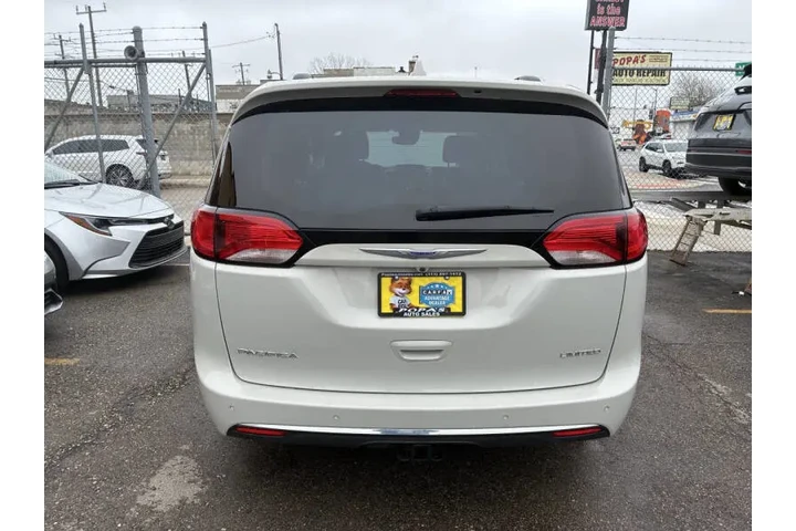 2020 Pacifica Limited image 7