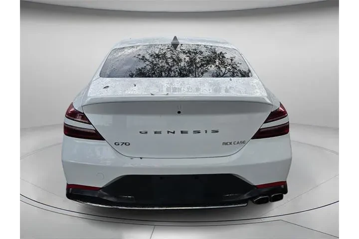 $27998 : Genesis G70 2023 2.0T 4dr Se image 5