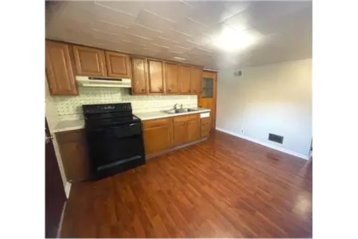 $600 : Rental property with 1 bedro image 3