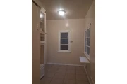 $1650 : 1 bedroom, 1st floor, large un thumbnail