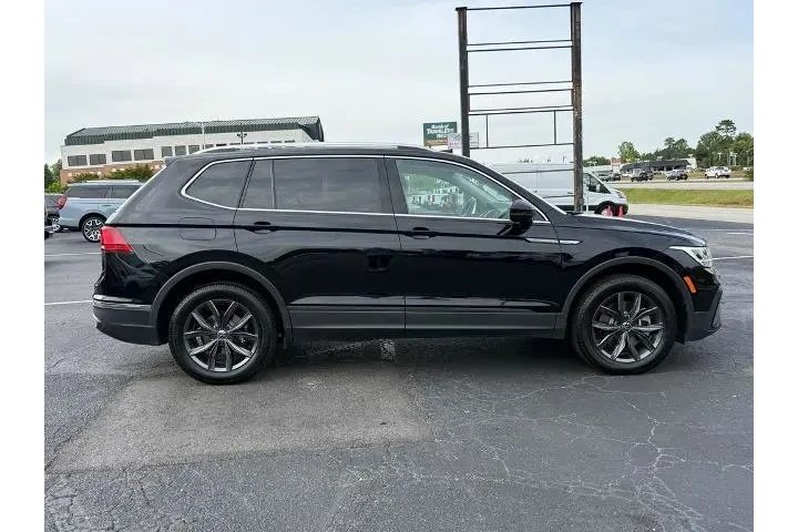 $21996 : Volkswagen Tiguan 2023 SE 4d image 3
