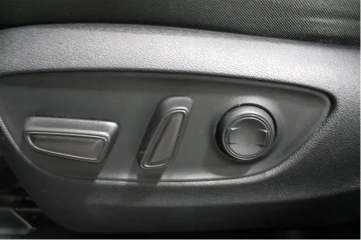 $29948 : Toyota RAV4 Hybrid 2023 AWD image 4