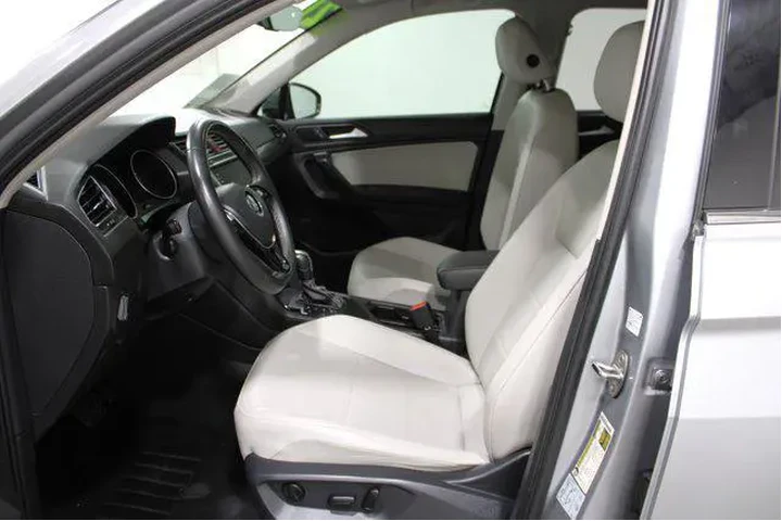 $16453 : Volkswagen Tiguan 2021 SE 4d image 3