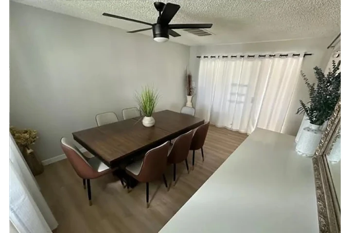 $950 : Beautiful completely remodeled image 4