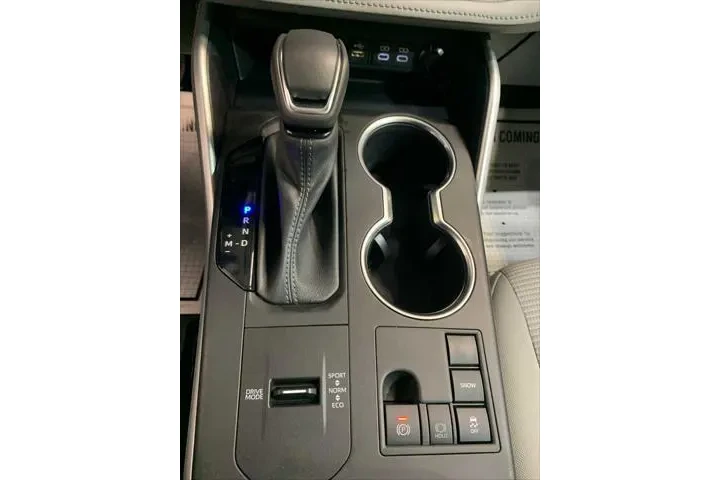 $32489 : Toyota Highlander 2023 L 4dr image 8