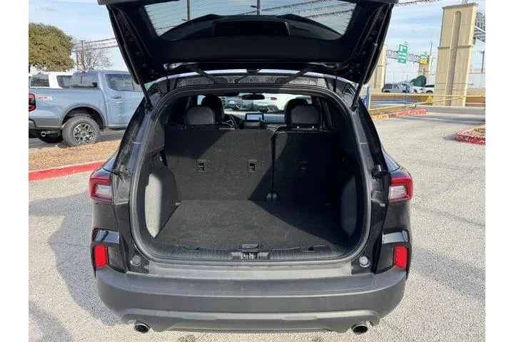 $22180 : Ford Escape 2025 ST-Line 4dr image 7