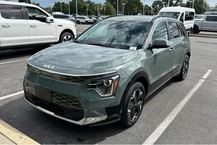 $30880 : Kia Niro EV 2025 Wind 4dr Cr image 1