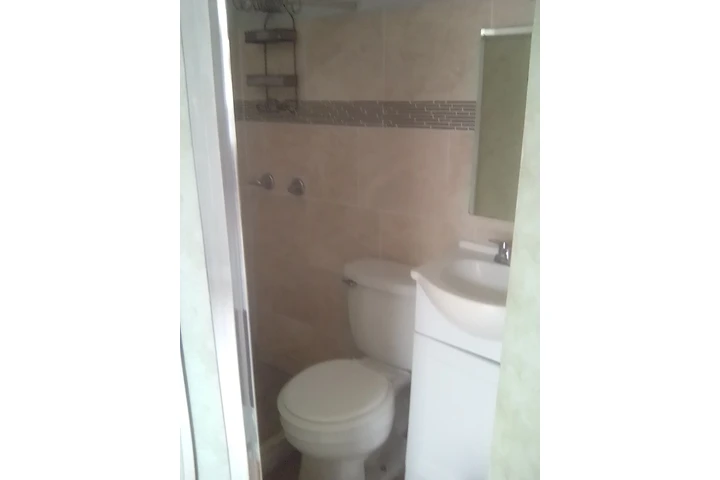 $690 : Cuarto independiente image 1